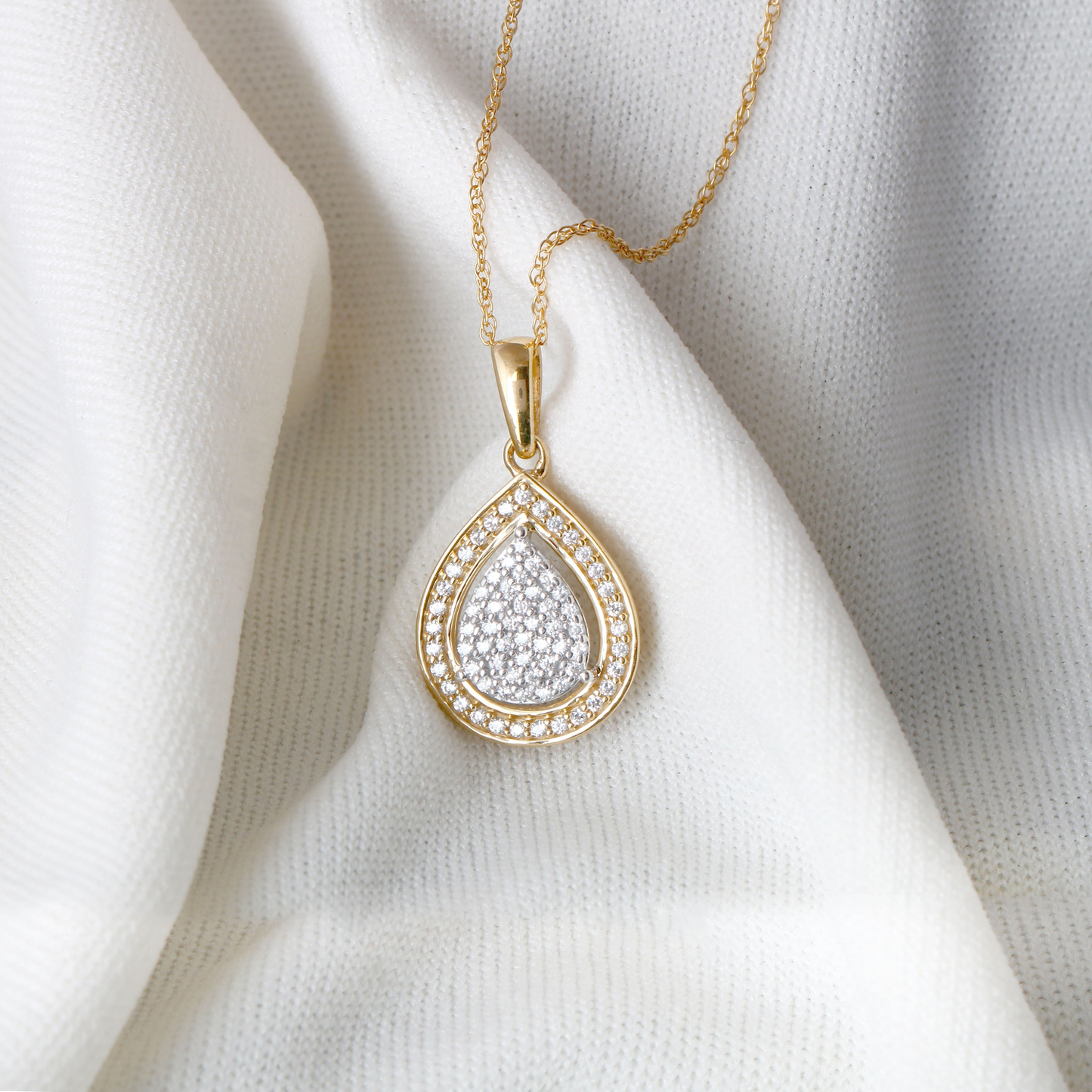 1/6Ct TDW Diamond Cluster Halo Necklace Pendant in 10K Gold by De Couer