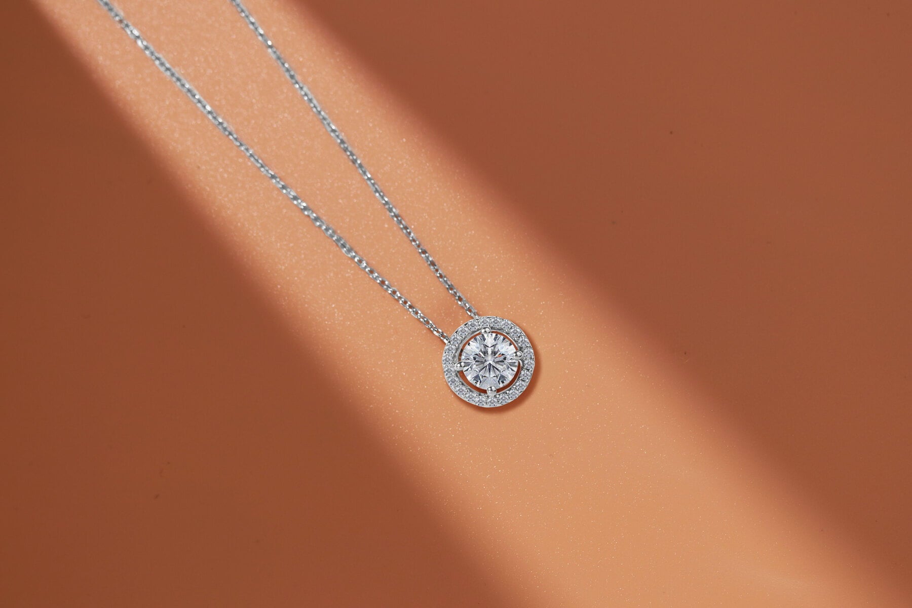 18k White Gold Solitaire 1.25 Carat Round Cut Halo Pendant Necklace